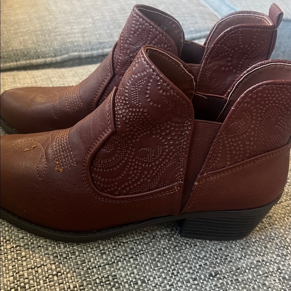 Easy Street Women's Legend Western Ankle Boot - Picture 5 of 11